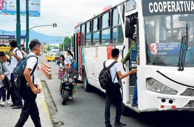 Portoviejo tráfico vehicular regreso a casa jueves 30 de enero 2025