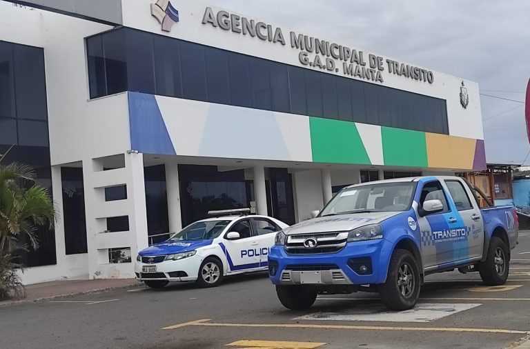 Un agente municipal de tránsito de la ciudad Manta se vio involucrado en un confuso incidente la mañana de este domingo