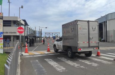 Un muerto y un herido arribaron en un buque guardacostas de la Armada del Ecuador, hasta el puerto de Manta, en Manabí.