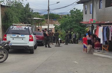 crimen Manta Horacio Hidrovo en el portal de su casa