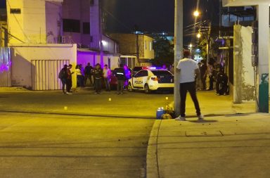 Un policía y tres civiles resultan heridos durante una balacera en Manta