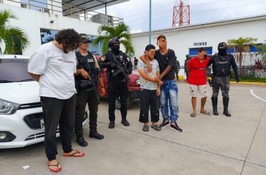 En 50 allanamientos la policía incautó carros, motos, armas y combustible.