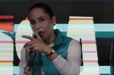 Luisa González gana en la Costa