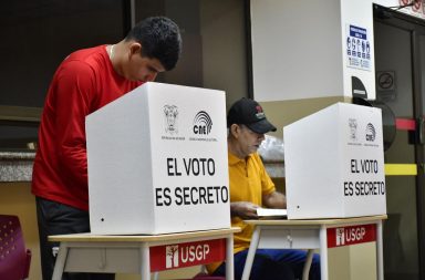 El CNE rechaza "deslegitimación" de resultados electorales y destaca la transparencia del proceso.