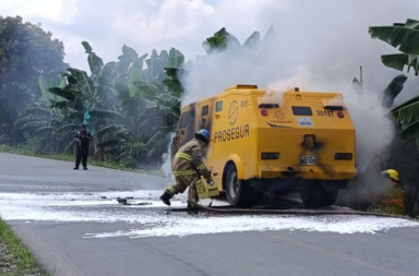 blindado se incendia en Los Ríos