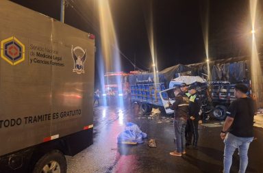 Crónica. Choque entre camiones deja un muerto y dos heridos en Santo Domingo de los Tsáchilas.