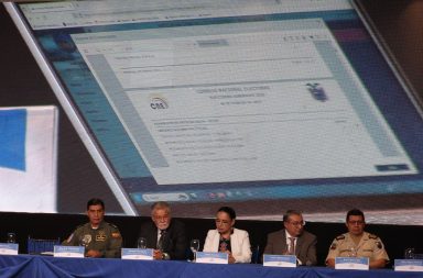 Elecciones Ecuador. El CNE confirma que su sistema de escrutinio está en cero