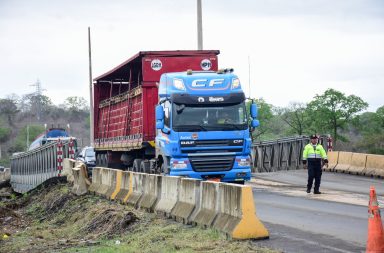 Firman contrato para iniciar construcción del puente Quimís.