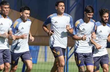 Jugadores de Boca entrenan