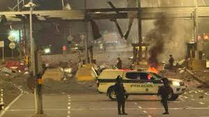 Cuatro ataques con explosivos, incluido un coche bomba, sacudieron la frontera entre Colombia y Venezuela.