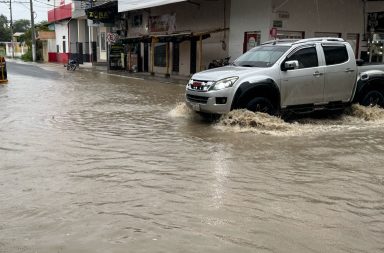 Inundaciones en el centro de Rocafuerte tras intensas lluvias