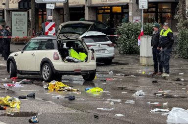 La Policía informó que el causante del atropello masivo era un ciudadano afgano de 24 años, quien resultó detenido.