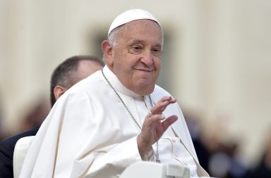 La salud del papa Francisco empeora; necesita de ventilación mecánica 