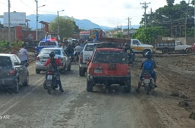 Manabí. Bloqueo en la vía Portoviejo-Santa Ana se levantó temporalmente tras varias horas y está sujeto a presencia de autoridades