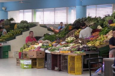 Manabí: Lluvias generan alza de precios en víveres.