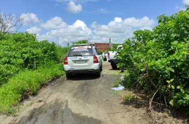 En un camino de tierra de la parroquia La Pila de Montecristi, hallaron el cuerpo de un hombre en estado de descomposición.