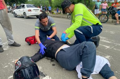 Mujer herida en accidente en la vía a Manta