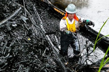 Petroecuador reinicia bombeo de petróleo por el SOTE, tras derrame de crudo en Esmeraldas.