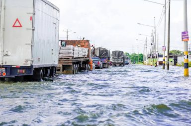 Vía Babahoyo-Jujan presenta un nivel de agua de 50 centímetros.