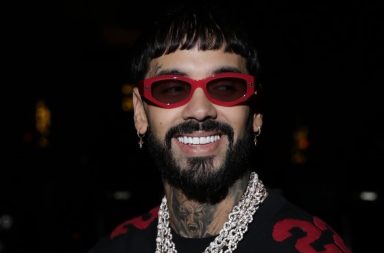 Anuel AA se ríe de falsos rumores de hopitalización.