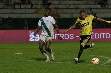 Barcelona venciò a Liga de Portoviejo en el Reales Tamarindos (Foto: Willians Paladines)