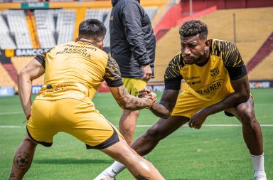 Braian Oyola y Gustavo Vallecilla en una entrenamiento en Barcelona