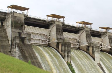 CELEC realiza descargas controladas del embalse Daule-Peripa para evitar inundaciones.