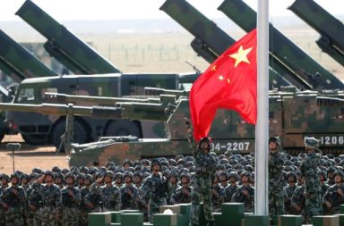 China respondió con una amenaza directa a los nuevos aranceles impuestos por Estados Unidos, aumentando el riesgo de conflicto.