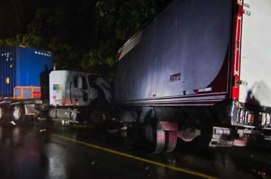 Crónica. Conductor está grave luego de un accidente en la vía Santo Domingo - Quito.