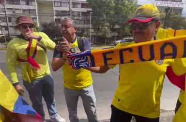 Ecuatorianos cruzan fronteras por la Tricolor; viajaron desde Ambato en carro