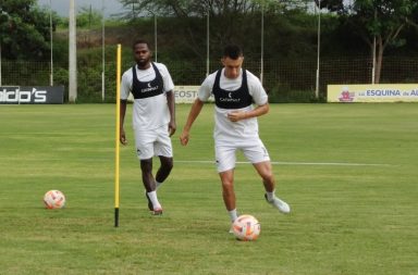 DELFÍN ENTRENA EN EL BARRIO LOS GARANIOS