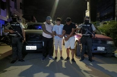 Tres hombres detenidos en una persecución por el robo de una camioneta.