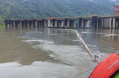 Fuga de combustible en poliducto Shushufindi-Quito amenaza operación de la hidroeléctrica Coca Codo Sinclair