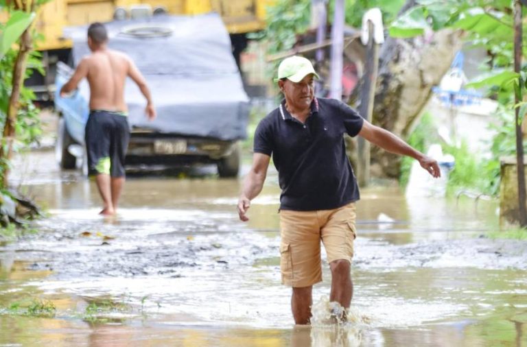 Ecuador bajo agua: 80.000 afectados y el invierno no da tregua