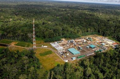 Inés Manzano, ministra de Energía, defiende la adjudicación del campo petrolero Sacha al consorcio Sinopetrol.