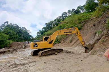 Manabí. La vía Portoviejo - Junín sigue cerrada por deslizamiento de cerro