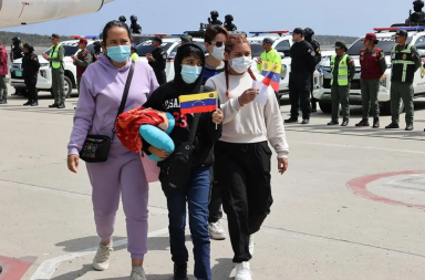 Mundo. Venezuela asegura que Estados Unidos está bloqueando los vuelos de repatriación