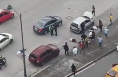 Sicarios mataron a tres personas en la avenida Pedro Menéndez Gilbert, en Guayaquil.