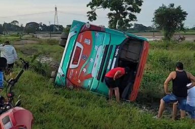 Tres miembros de una familia mueren en un accidente de tránsito en Babahoyo, Los Ríos.