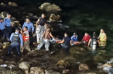 Un avión bimotor de la compañía Lanhsa, con 18 personas a bordo, se estrelló poco después de despegar de la isla turística de Roatán, en el norte de Honduras.