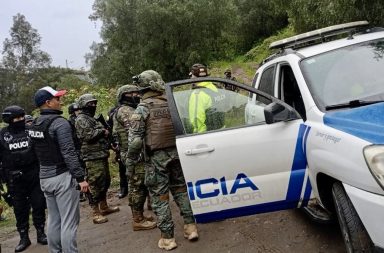 Una incursión armada en el Hospital de Ambato dejó una menor de 15 años muerta y varios heridos. El ataque buscaba liberar a un prisionero.