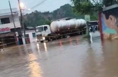 La vía San Clemente - Bahía, está obstruida en el sector La Y